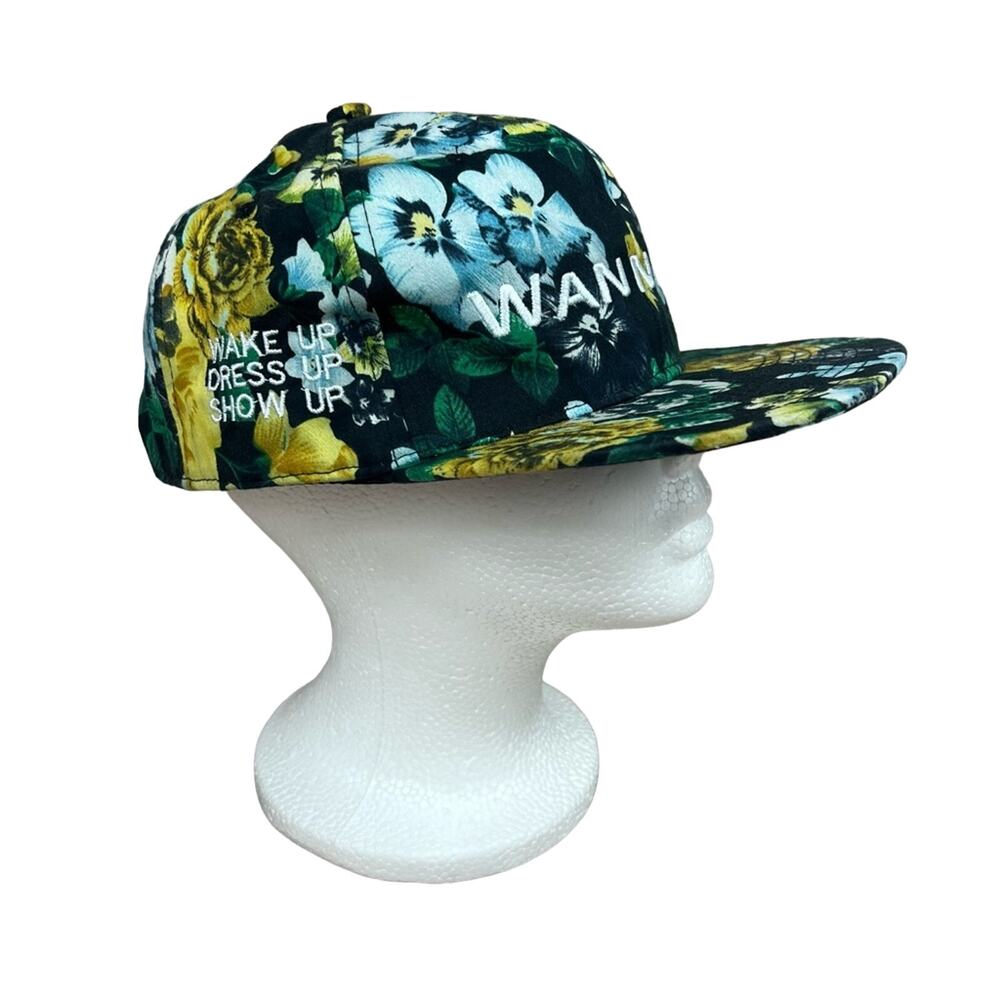 Tropical Floral Embroidered Crown Unisex Black Wannabe Snapback Cap Trucker
